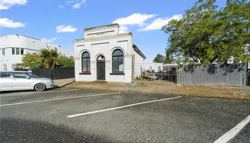 1 Clapps Street, Nightcaps