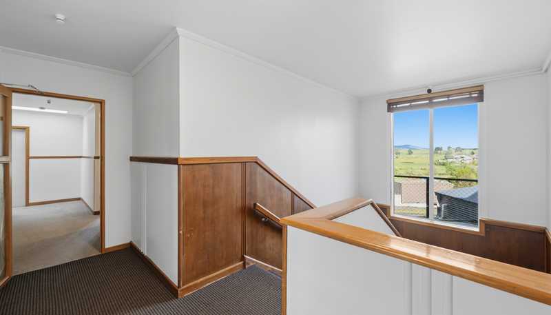 1 Clapps Street, Nightcaps