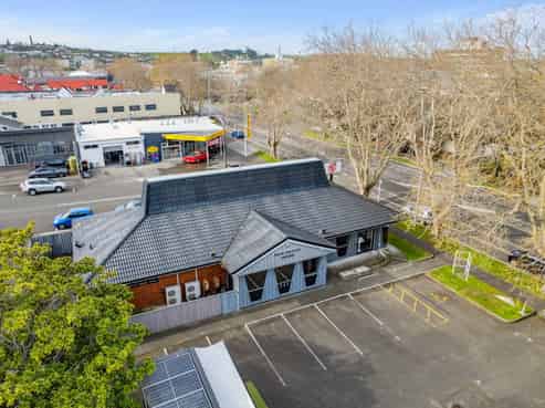 Prime commercial space with ample parking