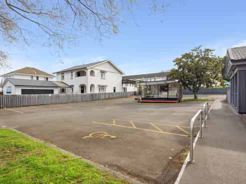 Prime commercial space with ample parking