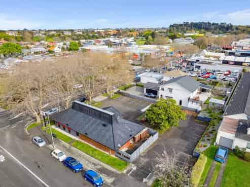 Prime commercial space with ample parking