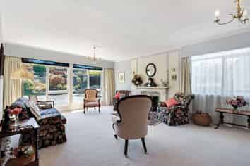 84 Great North Road, Saint Johns Hill