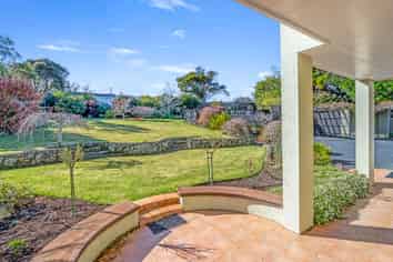 84 Great North Road, Saint Johns Hill