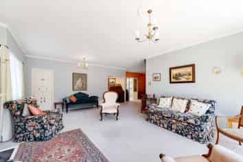 84 Great North Road, Saint Johns Hill
