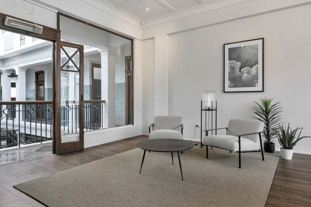Charming Refurbished Office/Studio | 62 m² | K Road - Vista 2