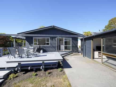 49 Queens Avenue, Waikuku Beach