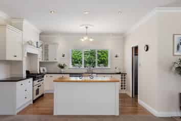 759 Springbank Road, Cust