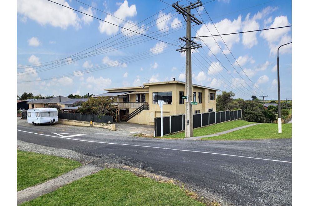 27 Bath Road, RIVERTON, Southland - For Sale - realestate.co.nz