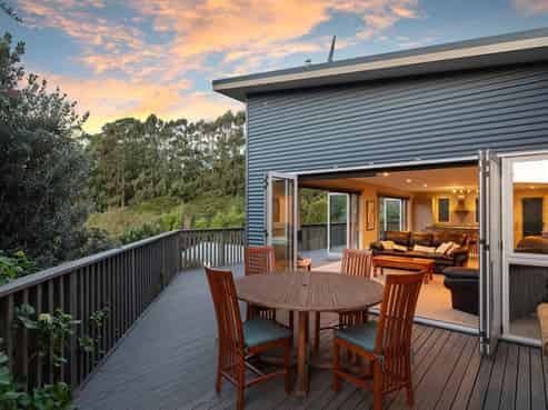11 Manuka Terrace, Duvauchelle