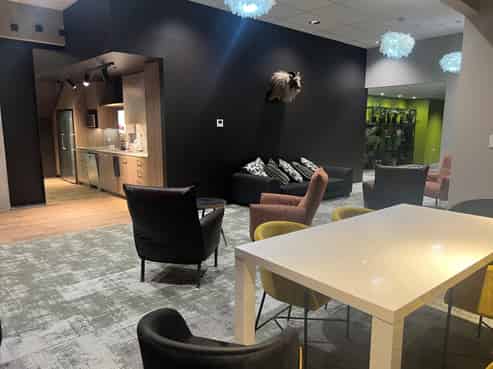 Premiere Fitout With Ample Carparking