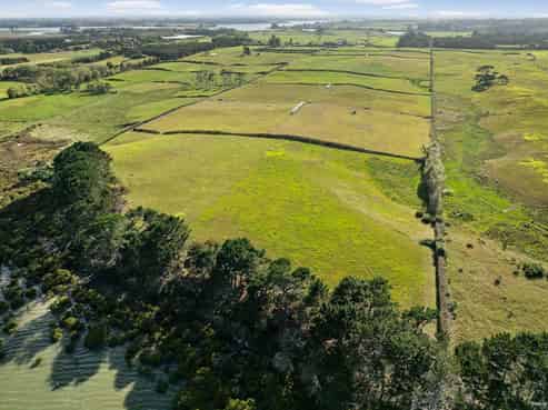 251 Glenbrook Beach Road, Glenbrook
