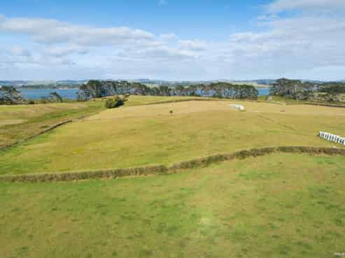 251 Glenbrook Beach Road, Glenbrook