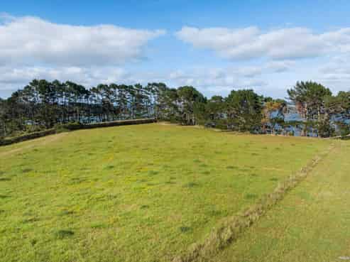 251 Glenbrook Beach Road, Glenbrook