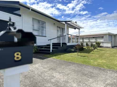 8 McCallum Street, Dannevirke