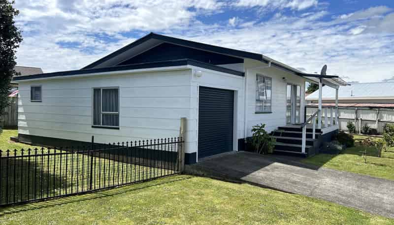 8 McCallum Street, Dannevirke