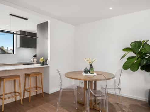 96B Apu Crescent, Lyall Bay