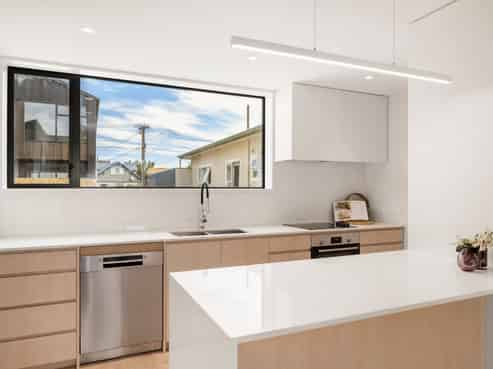 96A Apu Crescent, Lyall Bay