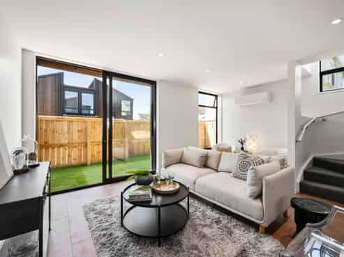 96B Apu Crescent, Lyall Bay