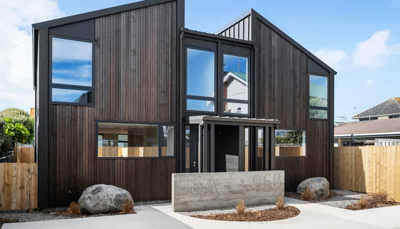 96A Apu Crescent, Lyall Bay