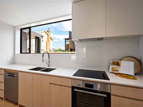 96A Apu Crescent, Lyall Bay