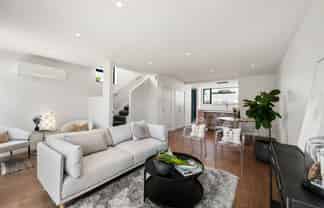 96B Apu Crescent, Lyall Bay