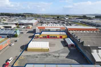 Large Industrial Shed and Yard