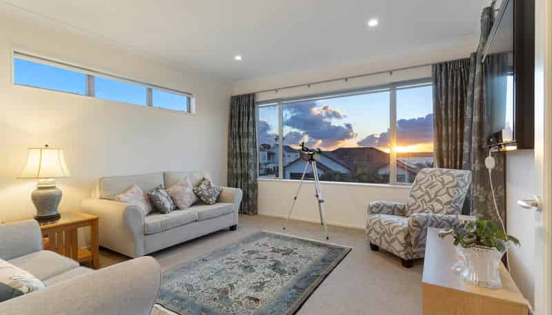 36 Pine Harbour Parade, Beachlands
