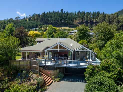 8 Faraday Rise, Richmond