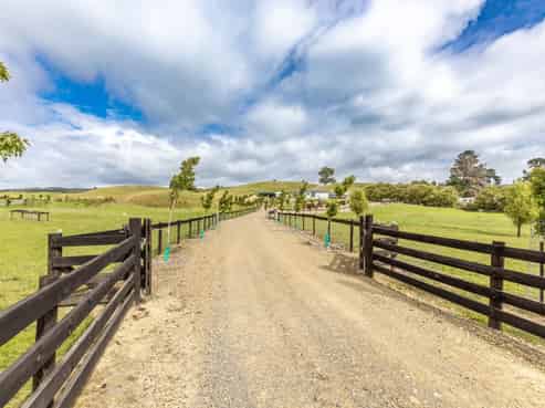 64 Long Range Road, Omakere