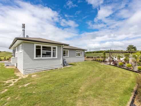 64 Long Range Road, Omakere