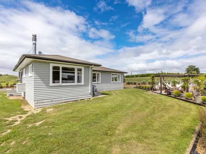 64 Long Range Road, Omakere