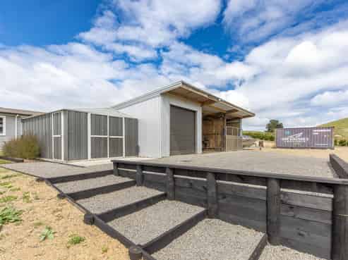 64 Long Range Road, Omakere