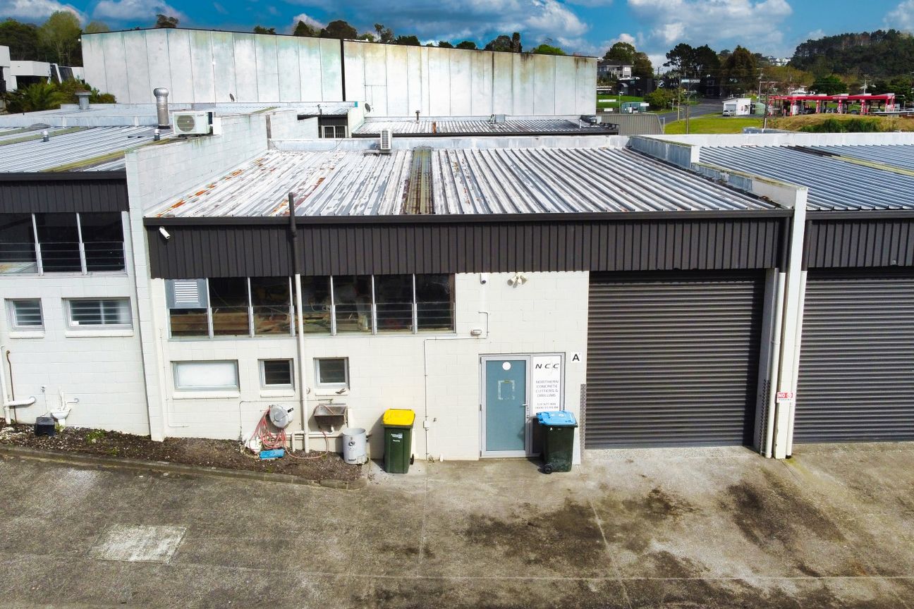 Highly desirable 143sqm industrial unit - Aanzicht 2