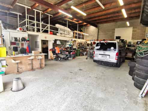 Highly desirable 143sqm industrial unit