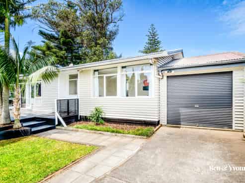 60 Erima Avenue, Point England