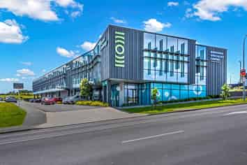 LANDMARK BUILDING IN SILVERDALE SPACES FROM 150M²
