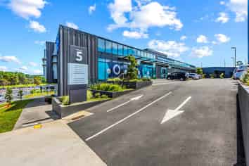 LANDMARK BUILDING IN SILVERDALE SPACES FROM 150M²
