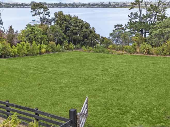 15A Chatham Avenue, Paremoremo