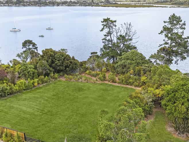 15A Chatham Avenue, Paremoremo
