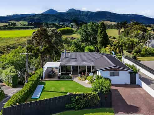 17 Linda Street, Oakura