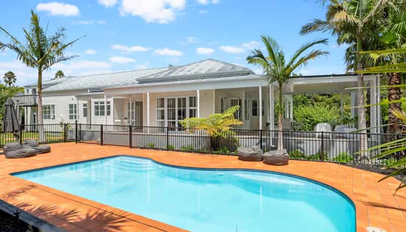 27 Almond Grove, Greenhithe