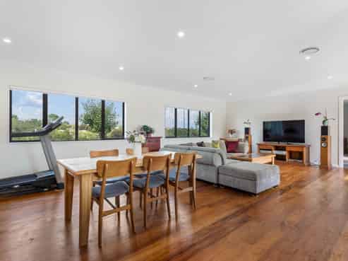 5 Angiangi Crescent, Beachlands