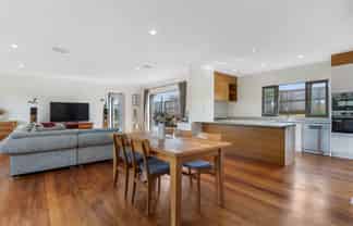 5 Angiangi Crescent, Beachlands