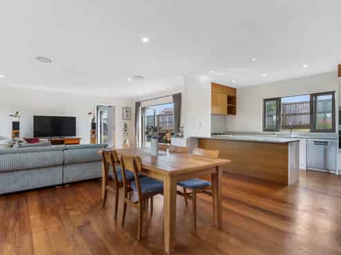 5 Angiangi Crescent, Beachlands