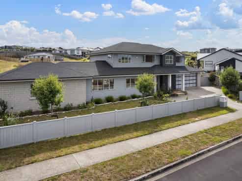 5 Angiangi Crescent, Beachlands