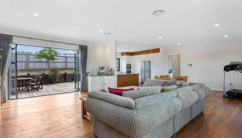 5 Angiangi Crescent, Beachlands