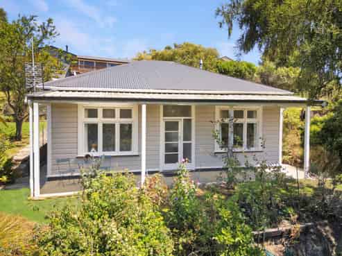 34 Main South Road, Concord