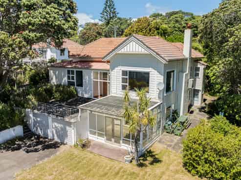 16 Hurman Street, Karori