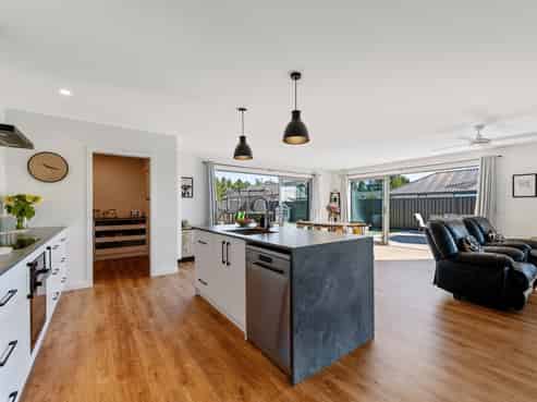 43 Larch Crescent, Alexandra