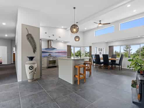 6 Ascot Vale, Tikitere